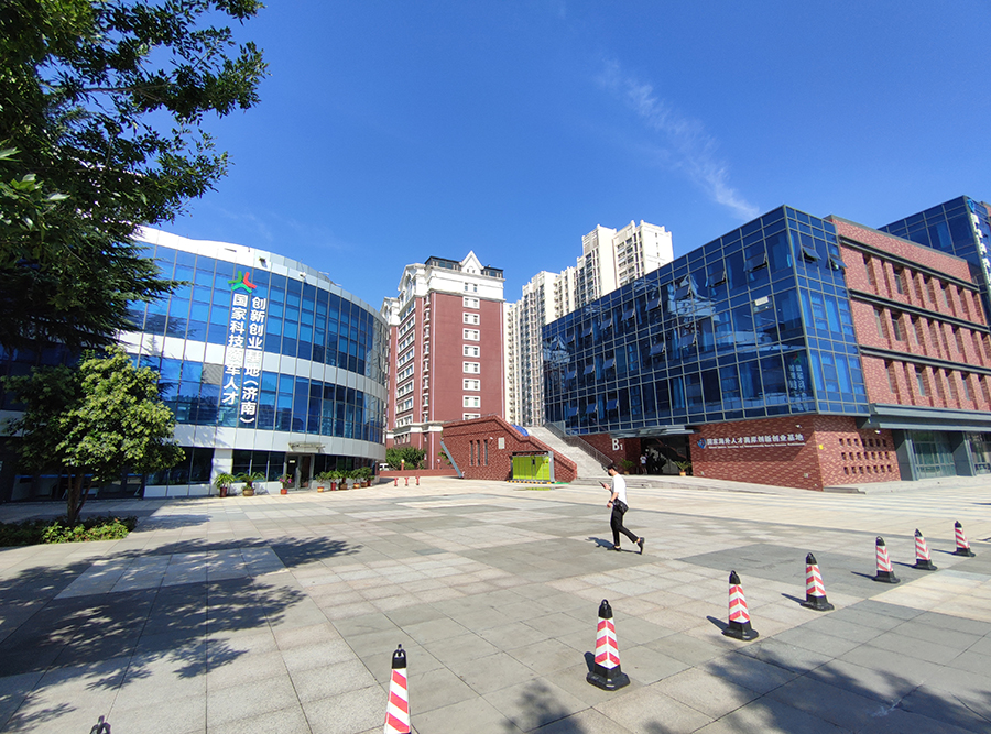 济南国际创新设计产业园二期“互联网+仓储中心” 实景.jpg