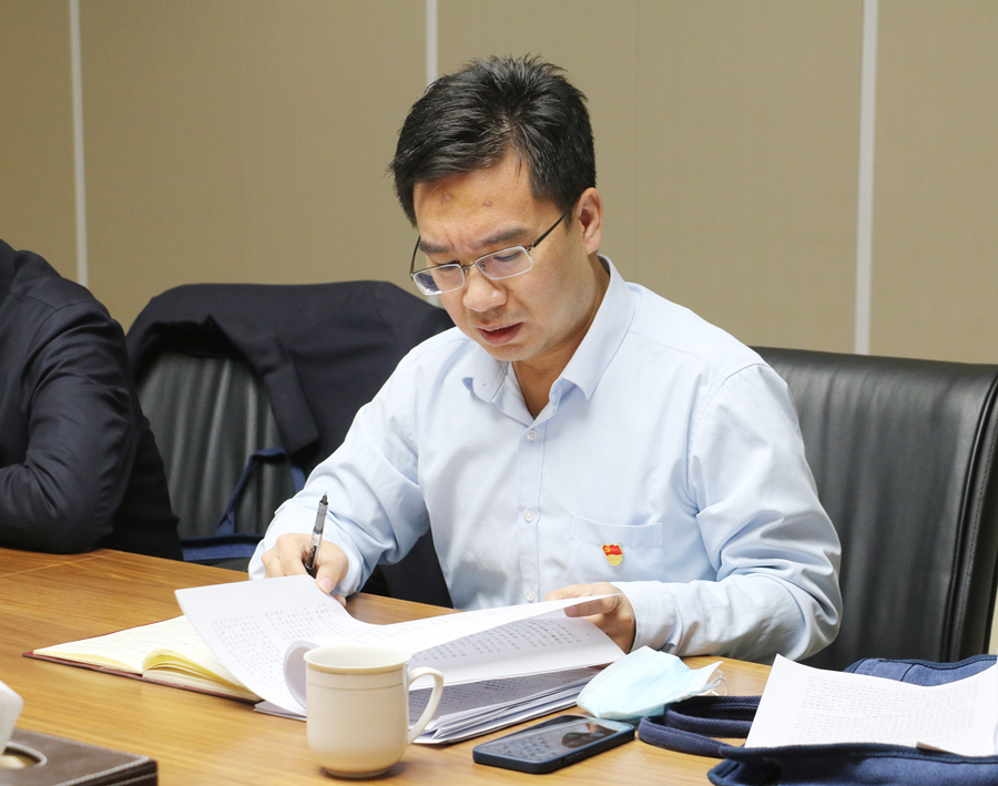 实业公司党史学习教育民主生活会 集团纪委副书记 刘英_副本.jpg