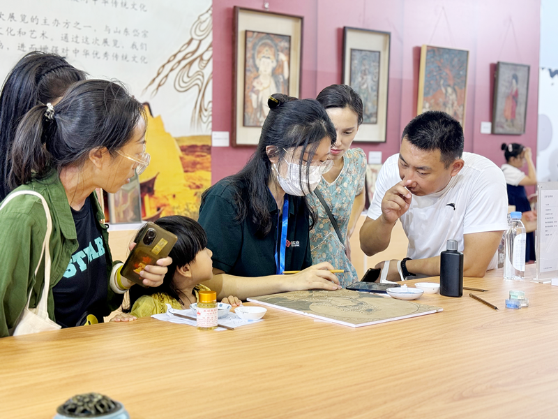 沉浸式国潮泥版画展亮相第32届书博会